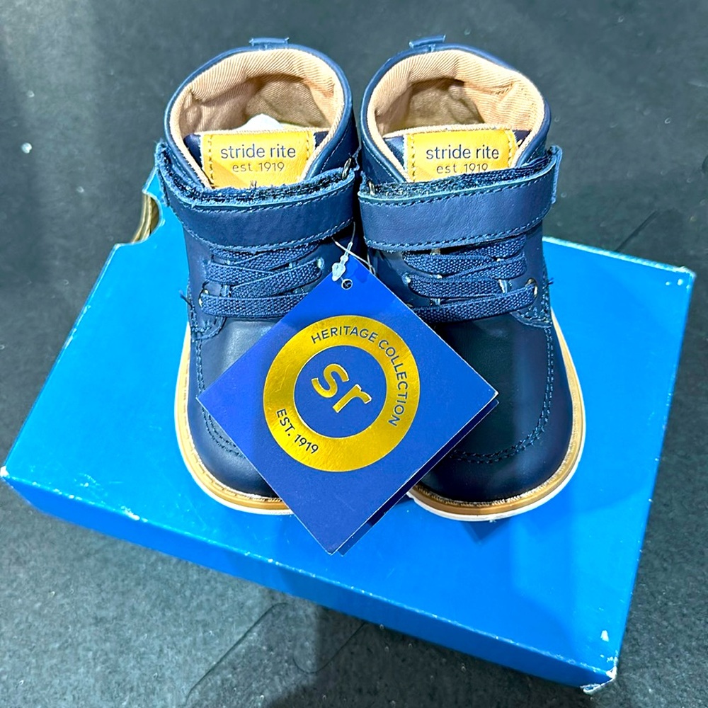 Stride Rite srt Quinn navy size 5.5W